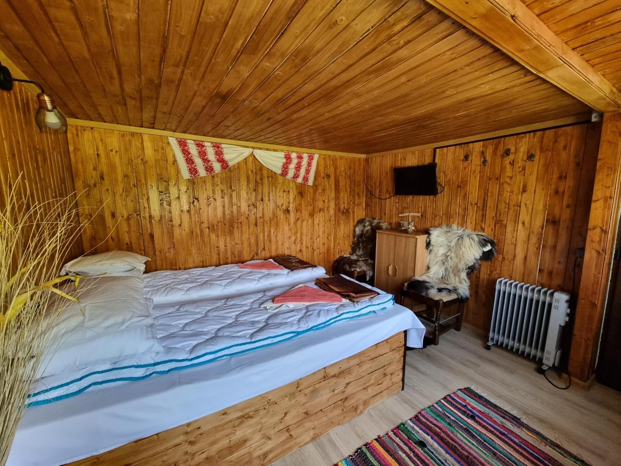 Langa Stana Hotel Curtea de Argeş Стая снимка